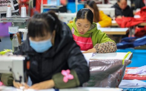 10个人的服装加工厂年利润多少 一般年利润20万左右