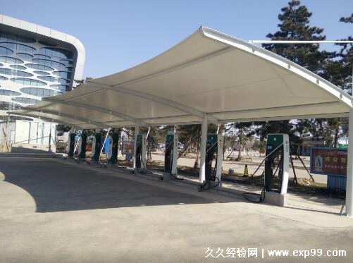 膜结构车棚价格一平大约是多少? 240元-480元(面积大施工成本低)