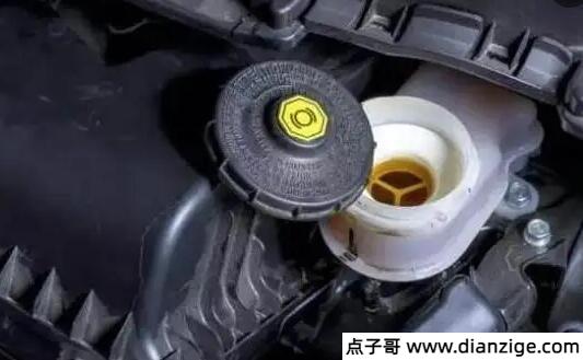 刹车油多少多久换一次 2年左右(刹车质感变软要及时更换)